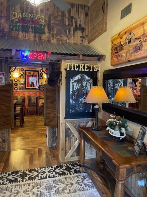 Long Valley Junction The Honky Tonk Cabin מראה חיצוני תמונה
